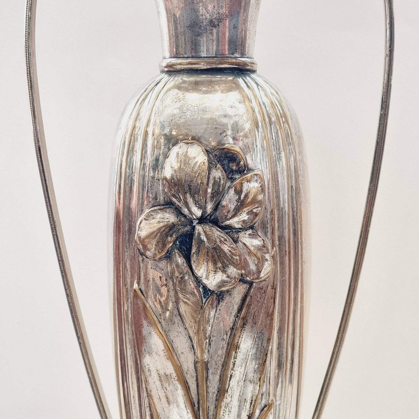ユーゲントのニッケルシルバーの花瓶のペア