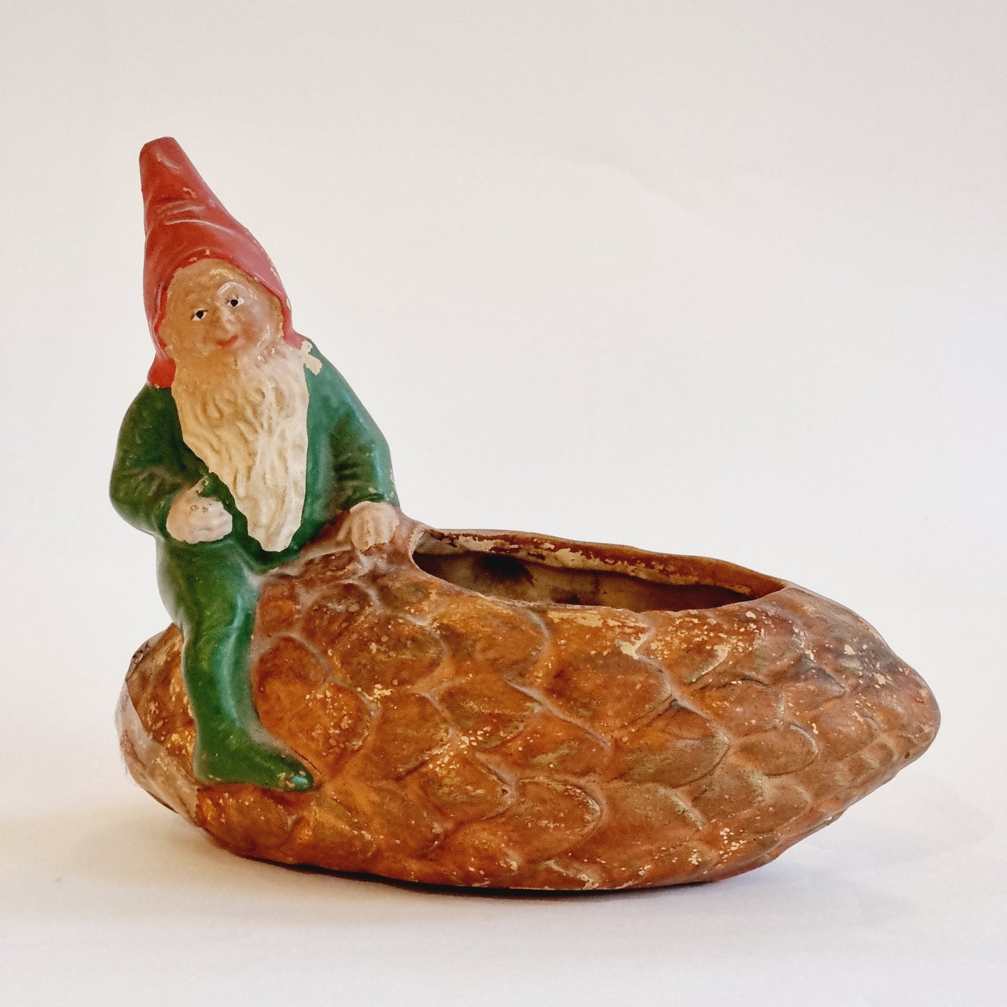 Charmig tomte jultomte med skål