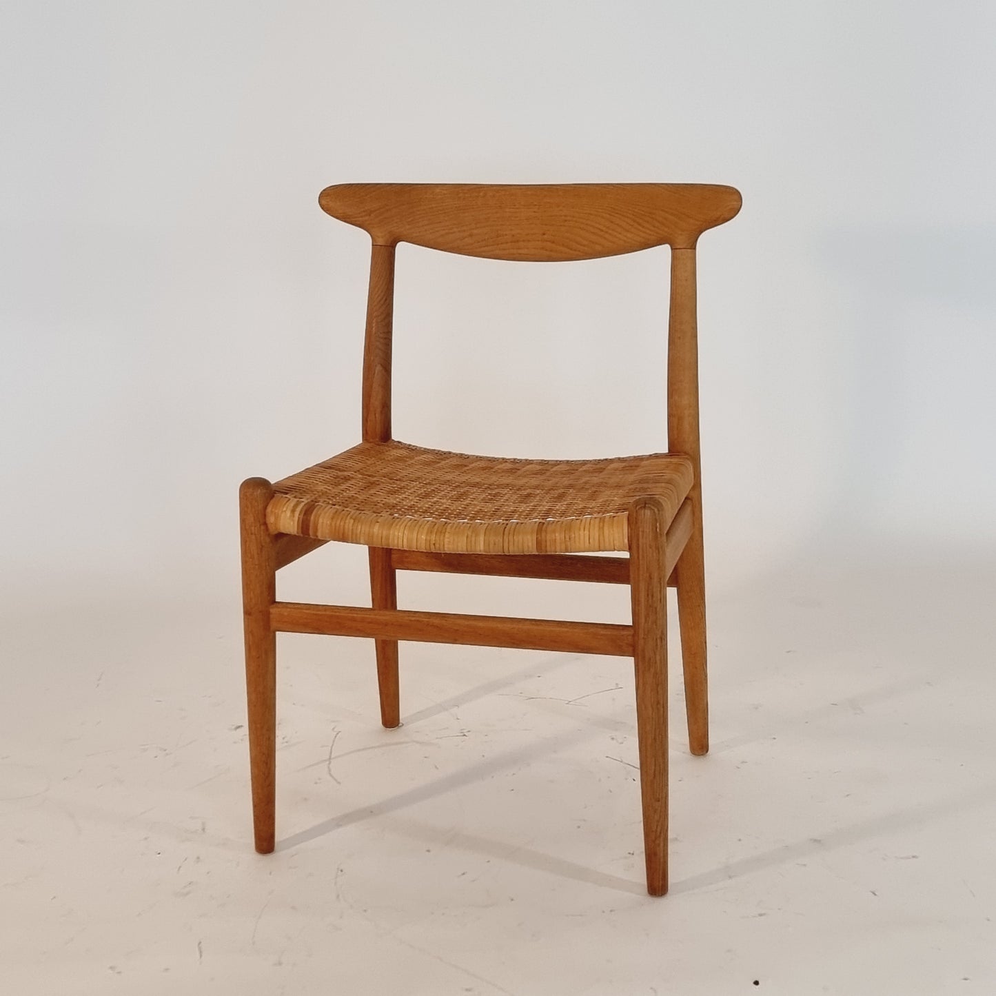 8 dining chairs Hans Wegner W2, oak