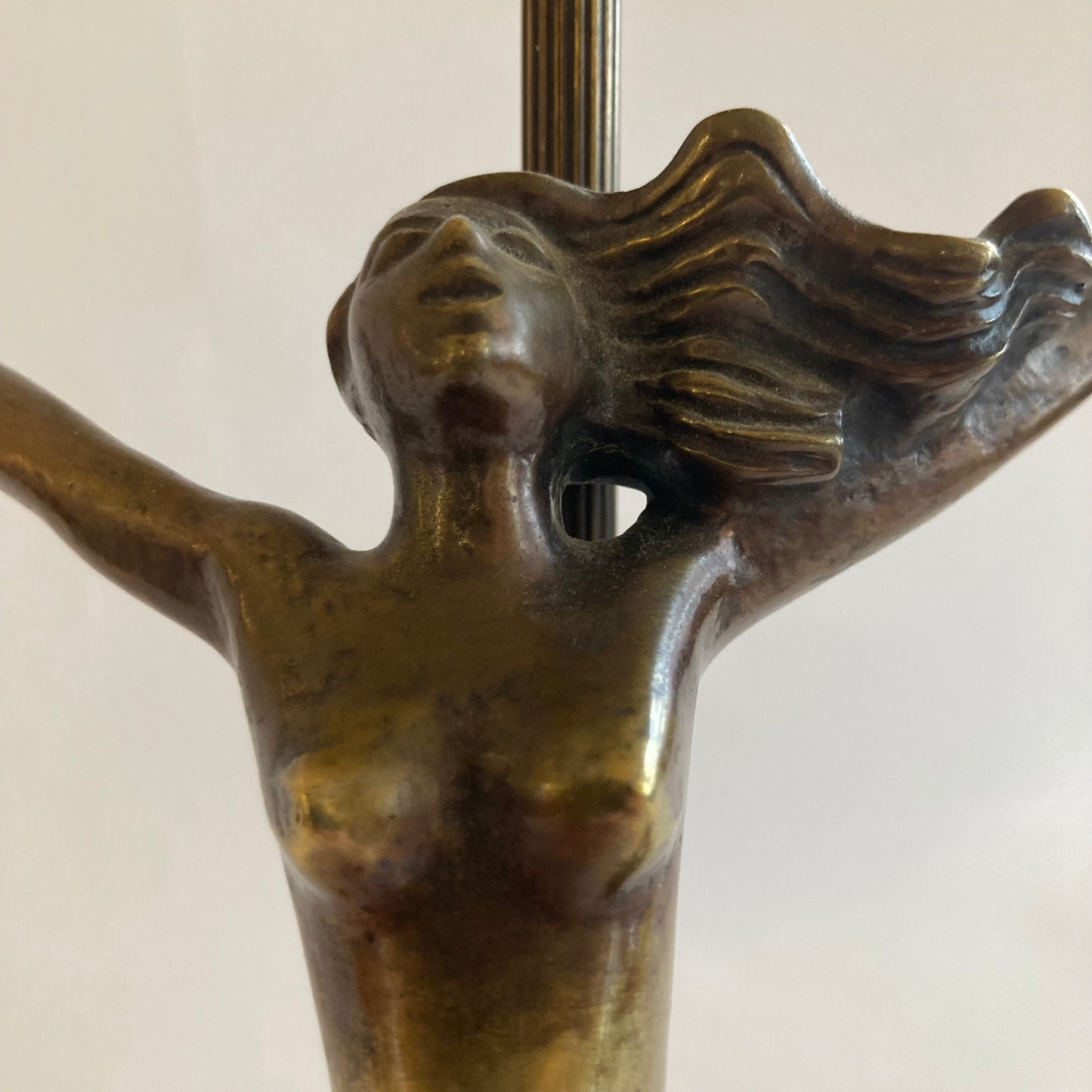 Fritidsflickan Stig Blomberg Ystad-Brons Bordslampa figurin