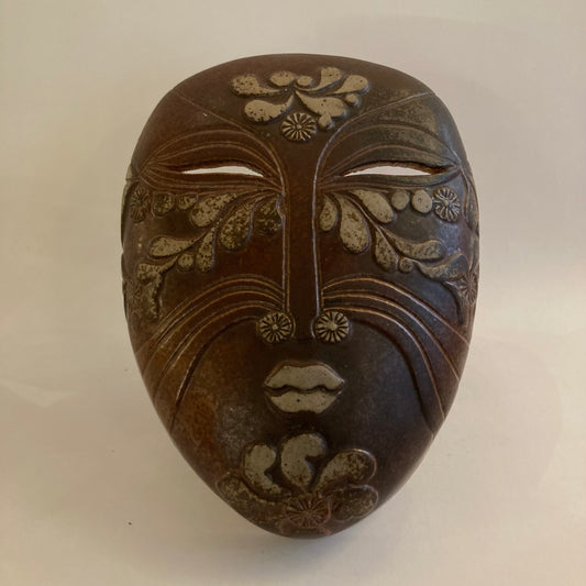 Mask Asia i stengods av Lisa Larson för Gustavsberg, 1970-tal