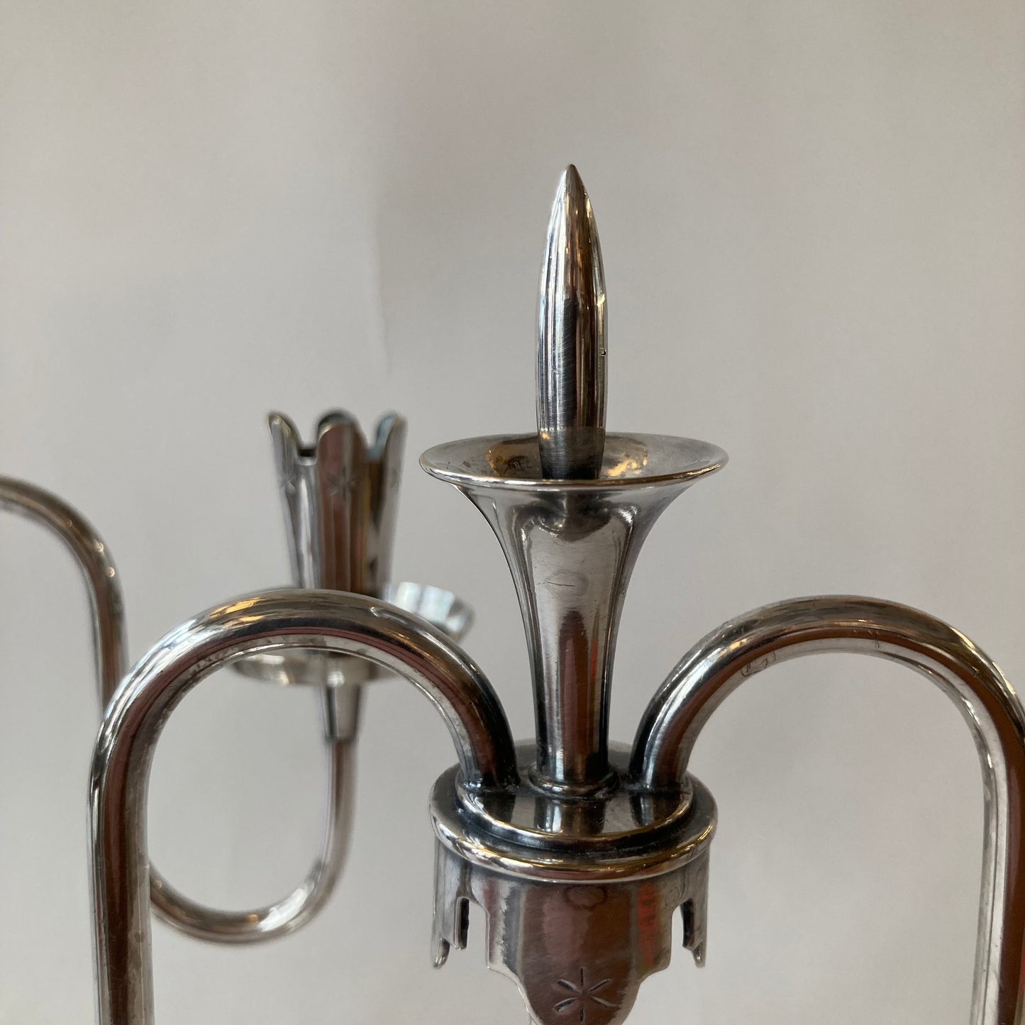 Paret ljusstakar i nysilver GAB Guldsmedsaktiebolaget 1920-30-tal