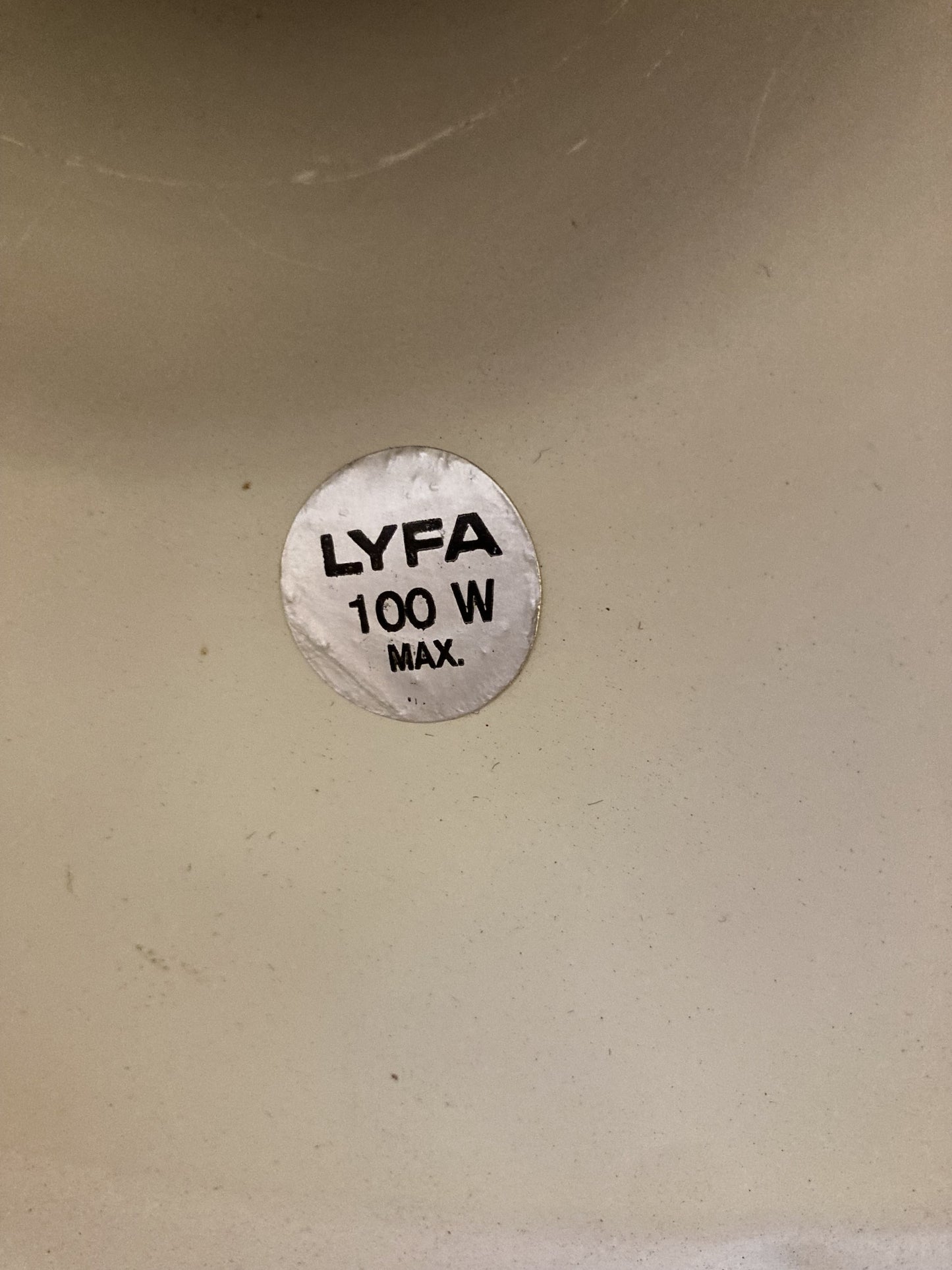 Verkstadspendel målad plåt från Lyfa Danmark