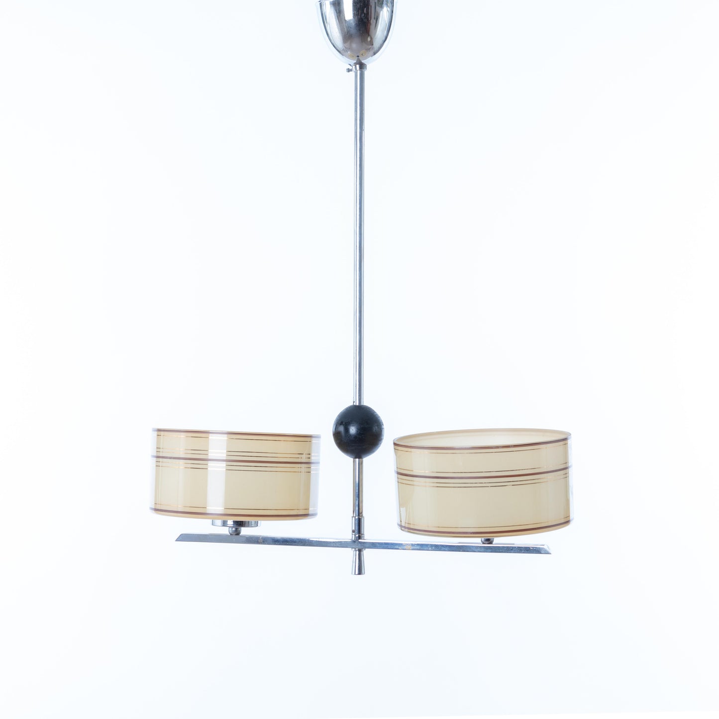 Taklampa Sverige Art deco, 1920-30-tal med skärmar i glas. H: 45cm och B: 47cm. Ceiling lamp Sweden Art Deco, 1920’s-30’s. H: 45cm/17,7″ and W: 47cm/18,5″