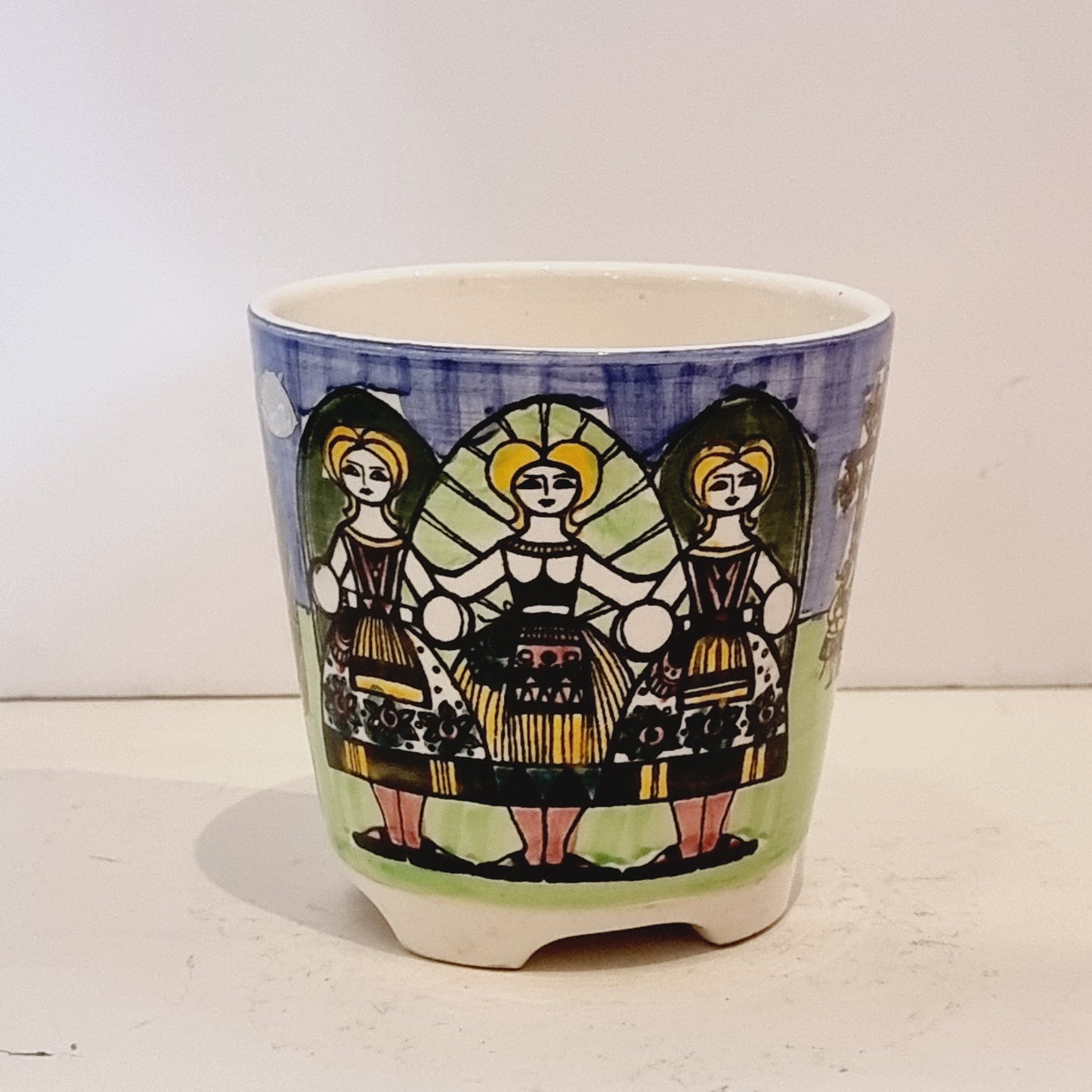 Anita Nylund bowl Come Lilies and Aquileja Jie Gantofta