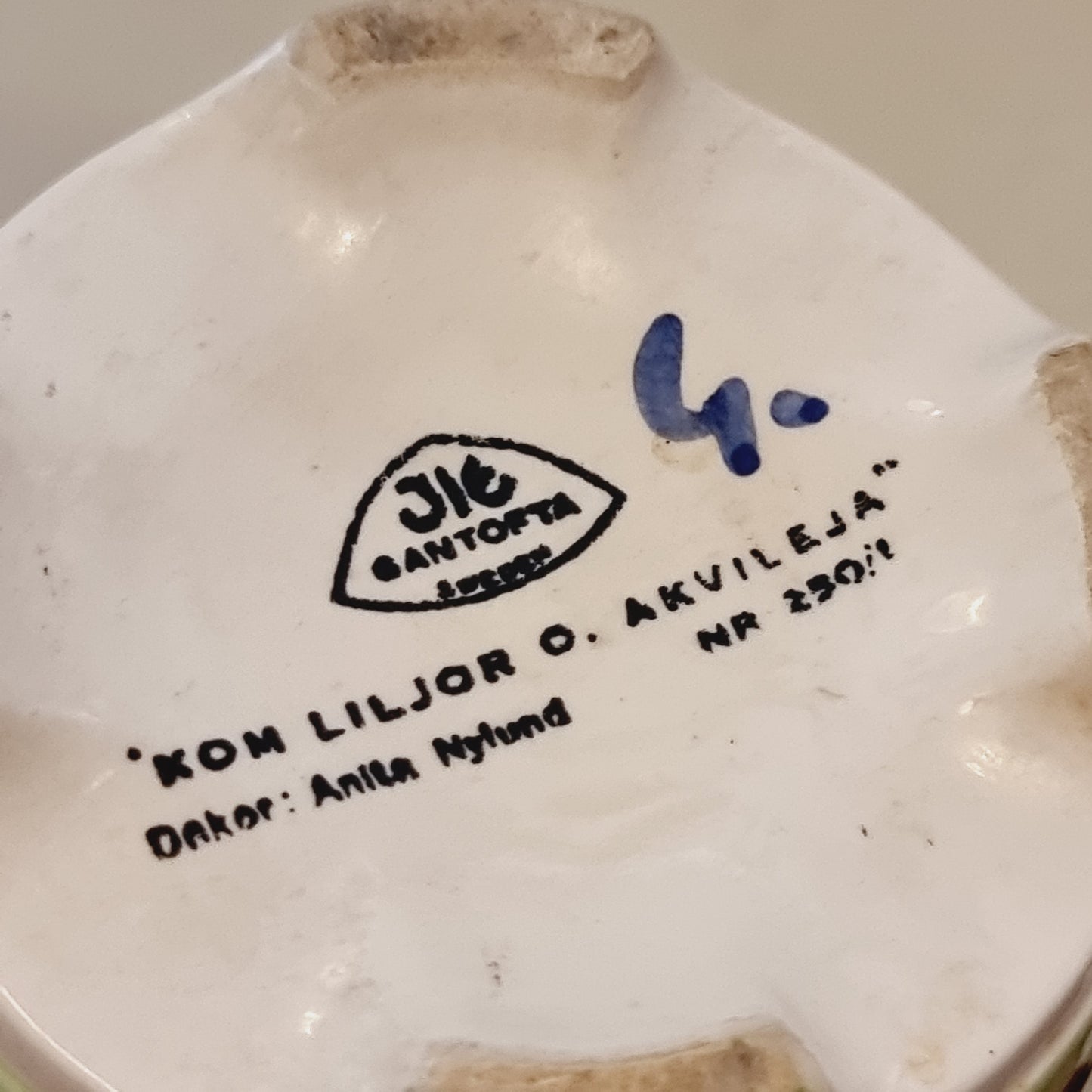Anita Nylund bowl Come Lilies and Aquileja Jie Gantofta