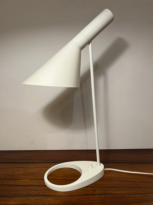 AJ bordslampa Arne Jacobsen Louis Poulsen