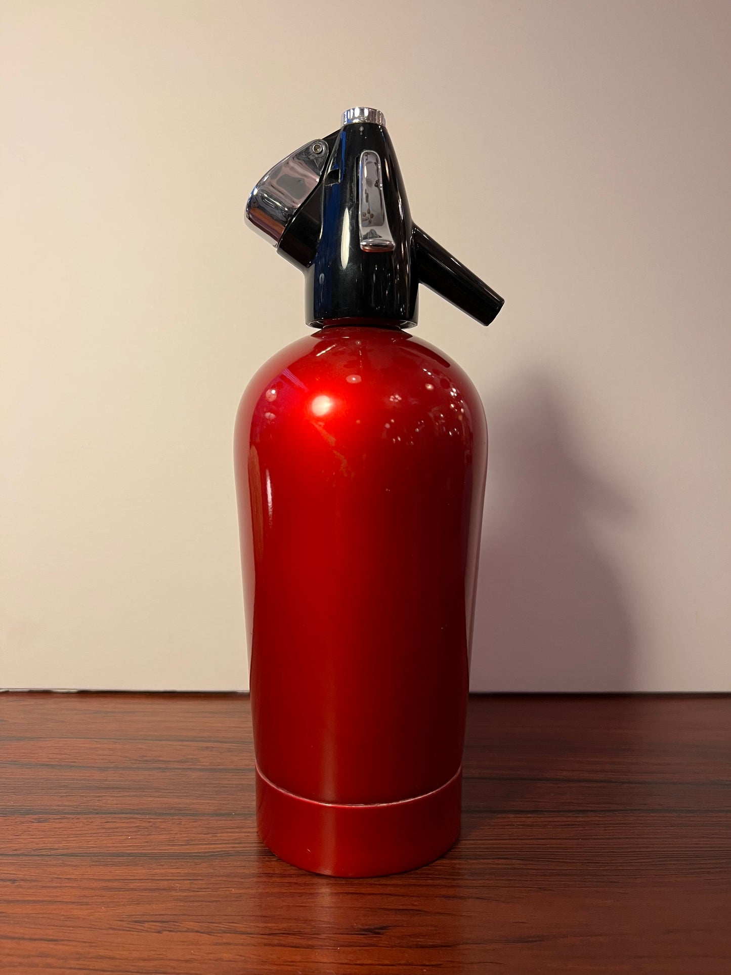 Siphon metal