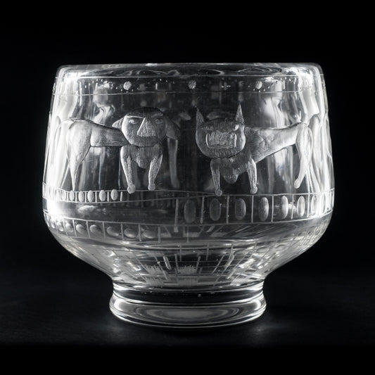 Vas från Boda i glas med slipat motiv. Signerad Boda H 290 1153. 20cm hög. Boda vase with cut motif. H: 20cm/7,5″ and Diam. 22cm/8,7. Signed Boda H 290 1153.