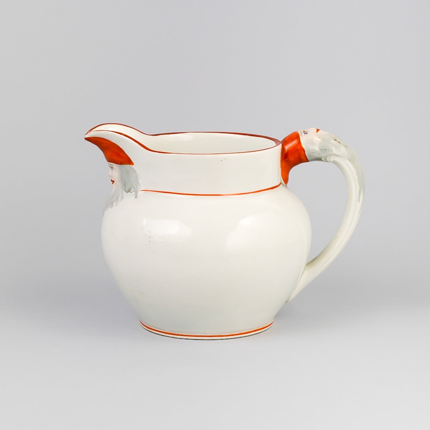 Kanna från Rörstrand med tomtemotiv, 1910-1920-tal. 10cm hög. Santa Claus pitcher by Rörstrand, 1910’s-1920’s. H: 10cm/3,9″