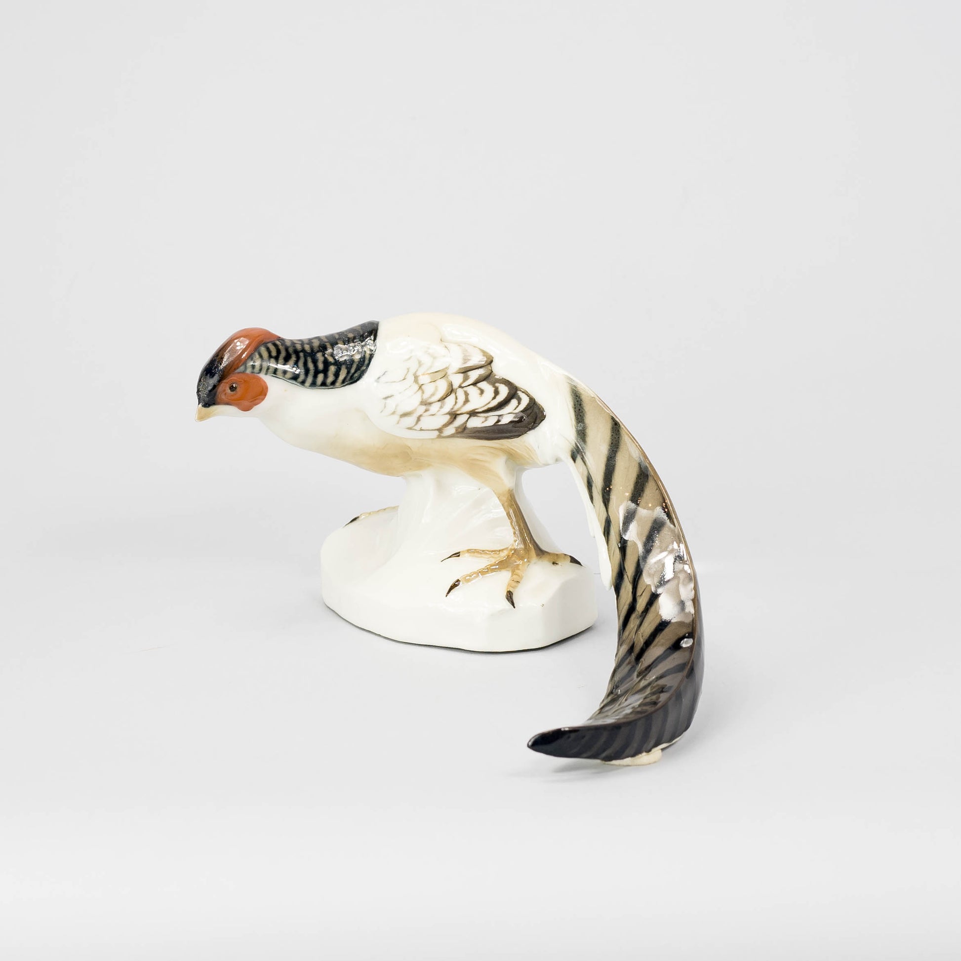 Figurin från Rörstrand med underglasyrmålning. Märkt Rörstrand. 11cm hög och 25cm lång. Early Rörstrand Figurine. Marked Rörstrand. H: 11cm/4,3" and W: 25cm/9,8"