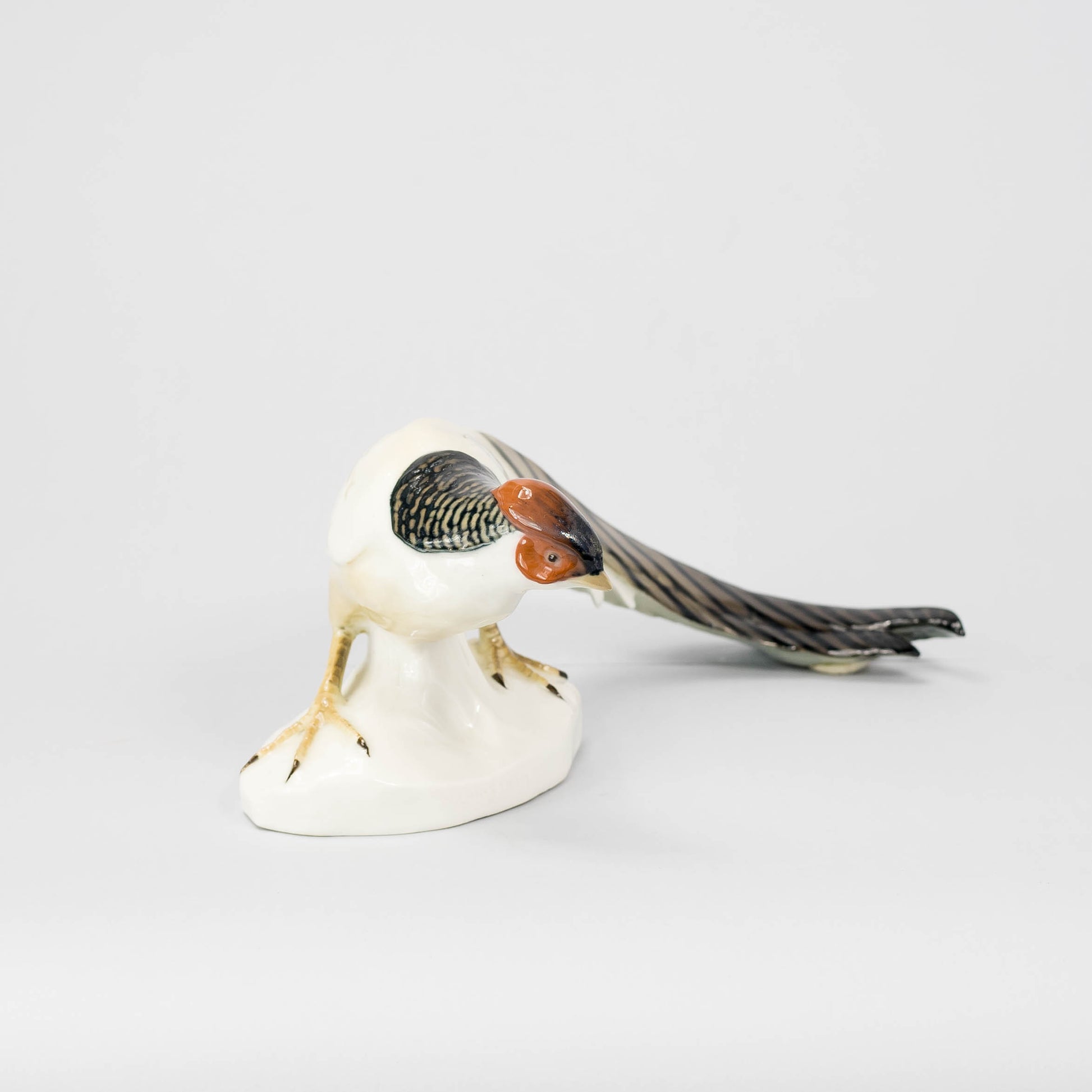 Figurin från Rörstrand med underglasyrmålning. Märkt Rörstrand. 11cm hög och 25cm lång. Early Rörstrand Figurine. Marked Rörstrand. H: 11cm/4,3" and W: 25cm/9,8"