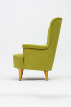 Ladda upp bild till gallerivisning, Fåtölj Marino av Carl Malmsten. H: 97cm, B: 70cm, D: 80cm. Nyklädd. Easy chair “Marino” by Carl Malmsten. H: 97cm/38,2″, B: 70cm/27,6″, D. 80cm/31,5″. New fabric
