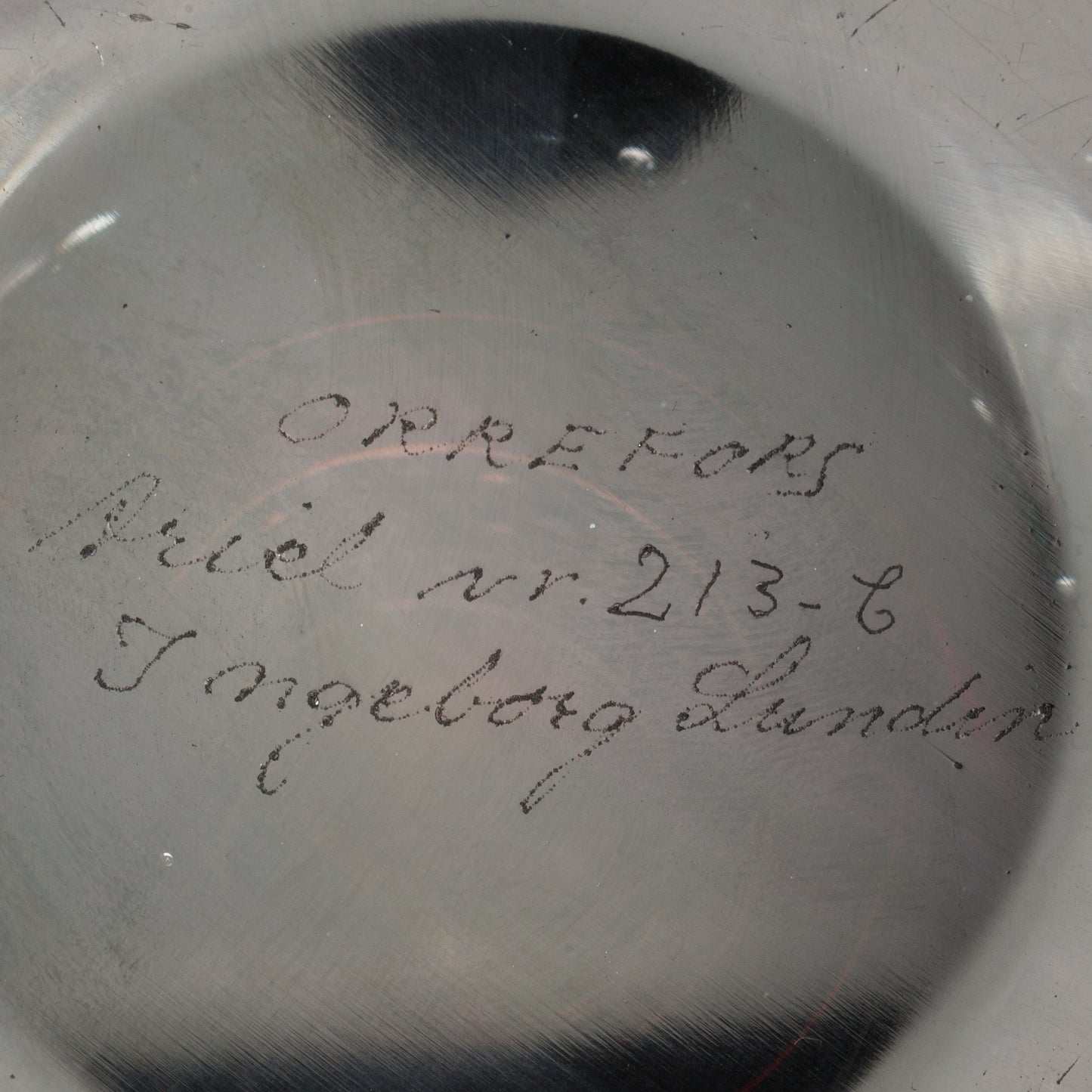 Arielvas från Orrefors. 16cm hög. Signerad ORREFORS Ariel Nr 213 C Ingeborg Lundin, (år 1968). Orrefors Ariel vase made in 1968. H: 16cm/6,3″ Signed ORREFORS Ariel 213 C Ingeborg Lundin.