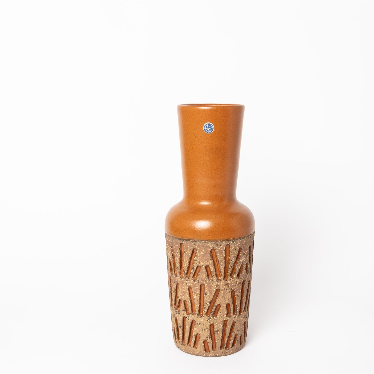 Vas Tokyo av Mari Simmulson för Upsala-Ekeby, 1960-tal. H: 30cm. Märkt UE 4079M Mari Simmulson vase Tokyo for Upsala-Ekeby, 1960’s. H: 30cm/11,8″. Marked UE 4079M