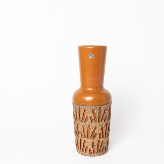 Vas Tokyo av Mari Simmulson för Upsala-Ekeby, 1960-tal. H: 30cm. Märkt UE 4079M Mari Simmulson vase Tokyo for Upsala-Ekeby, 1960’s. H: 30cm/11,8″. Marked UE 4079M