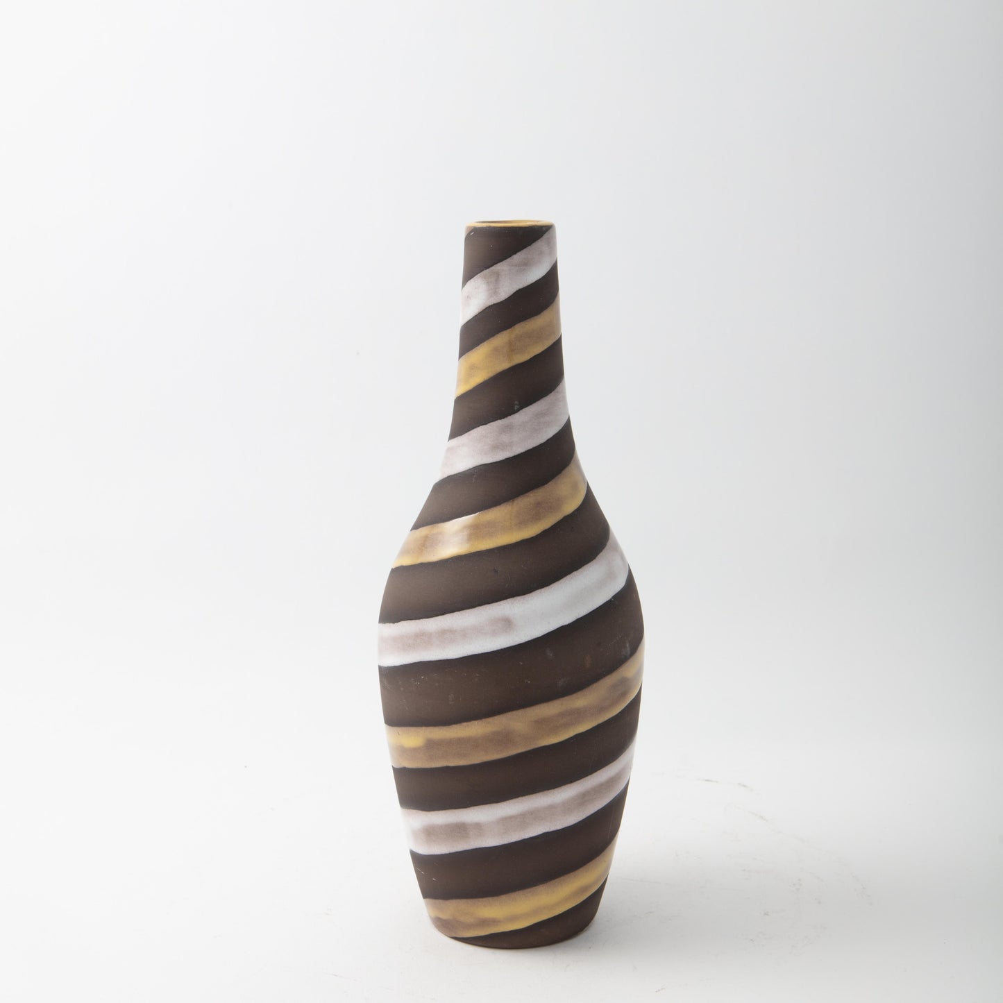Vas Spiral, av Ingrid Atterberg för Upsala-Ekeby, 1950-tal. H: 27cm. Märkt UE 2049 Abg Ingrid Atterberg vase ”Spiral” for Upsala-Ekeby, 1950’s. H: 27cm/10,6″. Marked UE 2049 Abg