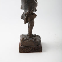 Ladda upp bild till gallerivisning, Figurin (Same med barn) i brons av Gerda Sprinchorn. Gjuten hos Herman Bergman. Höjd utan sockel: 22,5cm. Signerad Gerda Sprinchorn. A Gerda Sprinchorn bronze figurin. H: 22,5cm/8,9&quot;. Signed Gerda Sprinchorn
