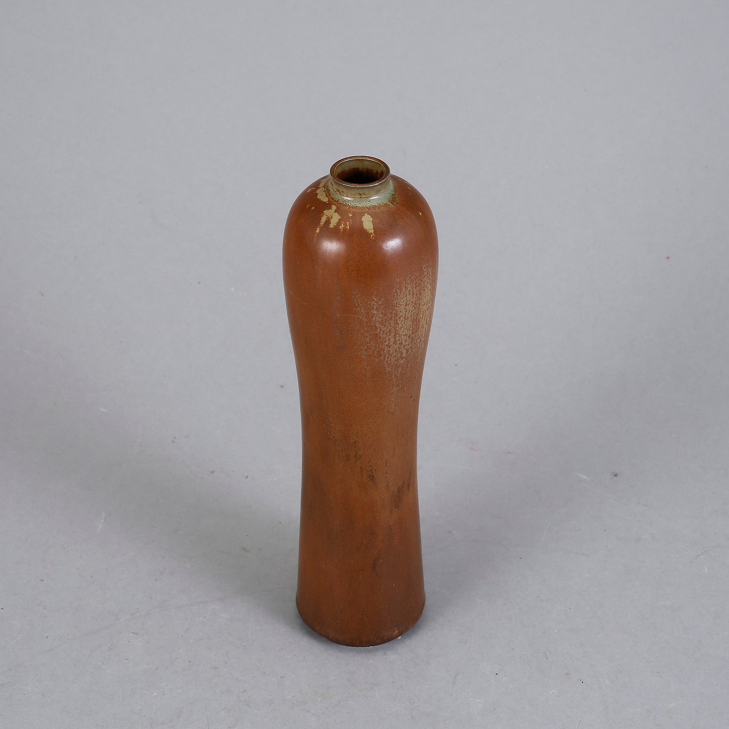 Vas av Gunnar Nylund för Rörstrand. 24,5cm hög. Signerad R SWEDEN GN