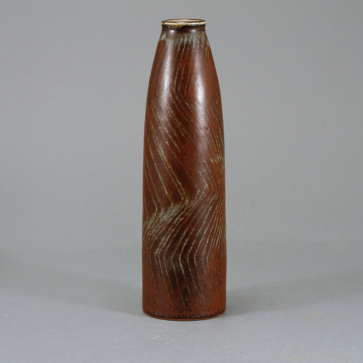 Unik vas av Carl-Harry Stålhane för Rörstrand. 26cm hög. Signerad CH Stålhane -60 An unique vase by Carl-Harry Stålhane for Rörstrand. H: 26cm/10,2″. Signed CH Stålhane -60
