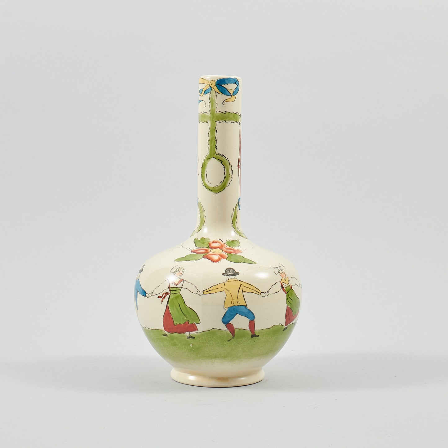 Vas i serien Daldansen från Rörstrand, tidigt 1900-tal. 28cm hög. "Daldansen" vase by Rörstrand, early 20th century. H: 28cm/11"