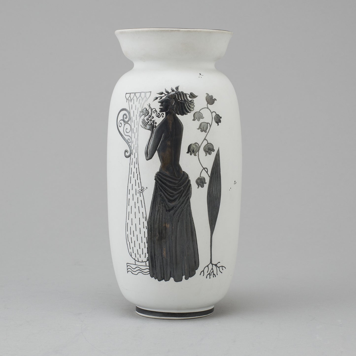 Vas Grazia av Stig Lindberg för Gustavsberg. 20cm hög. Märkt GUSTAVSBERG GRAZIA SWEDEN Grazia vase by Stig Lindberg for Gustavsberg. H: 20cm/7,9". Marked GUSTSAVSBERG GRAZIA SWEDEN