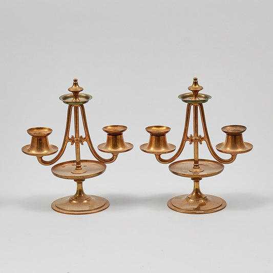 Paret ljusstakar i mässing från Gusum 21 cm höga. Pair of brass candle sticks by Gusum. H: 21cm/8,3"