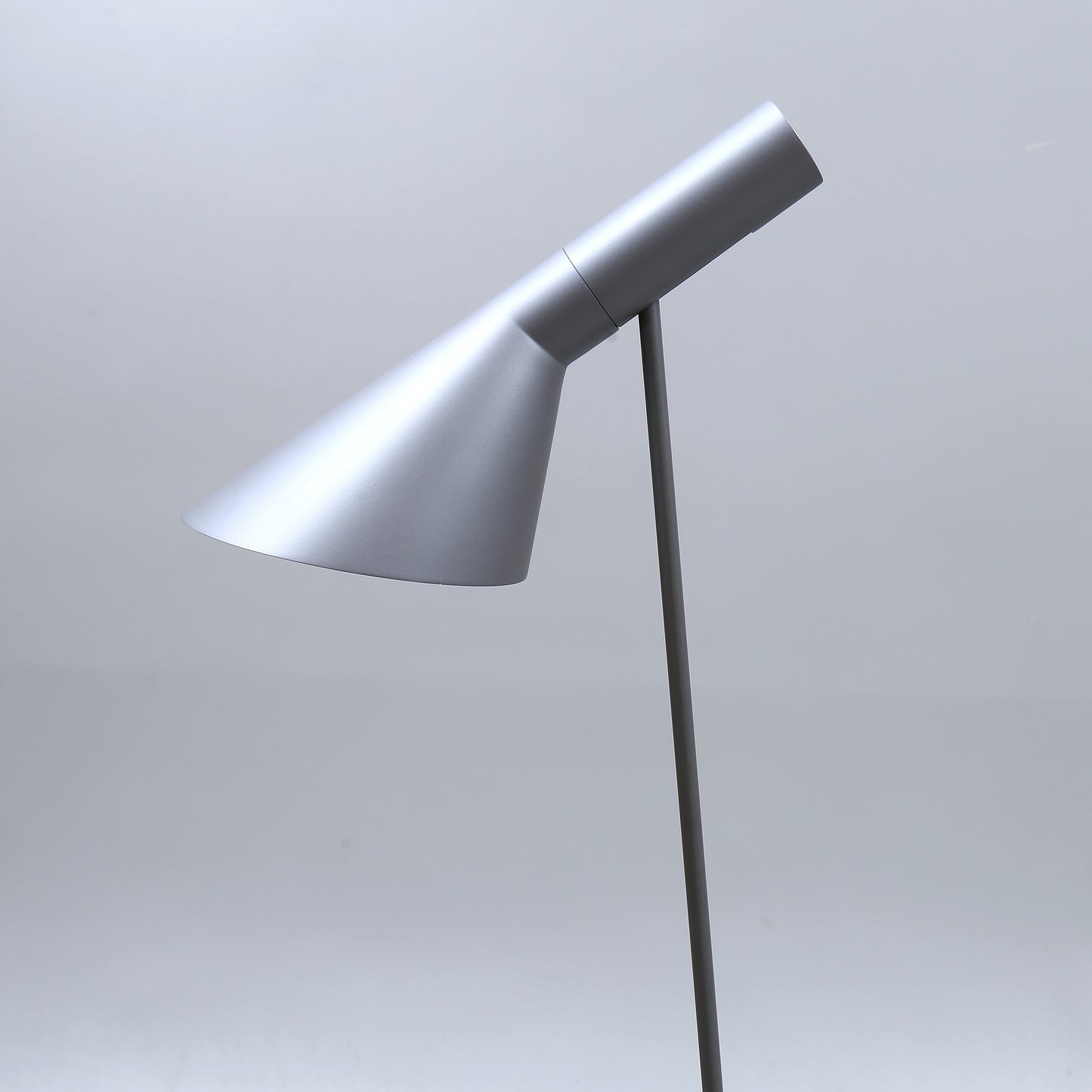 AJ golvlampa Arne Jacobsen Louis Poulsen