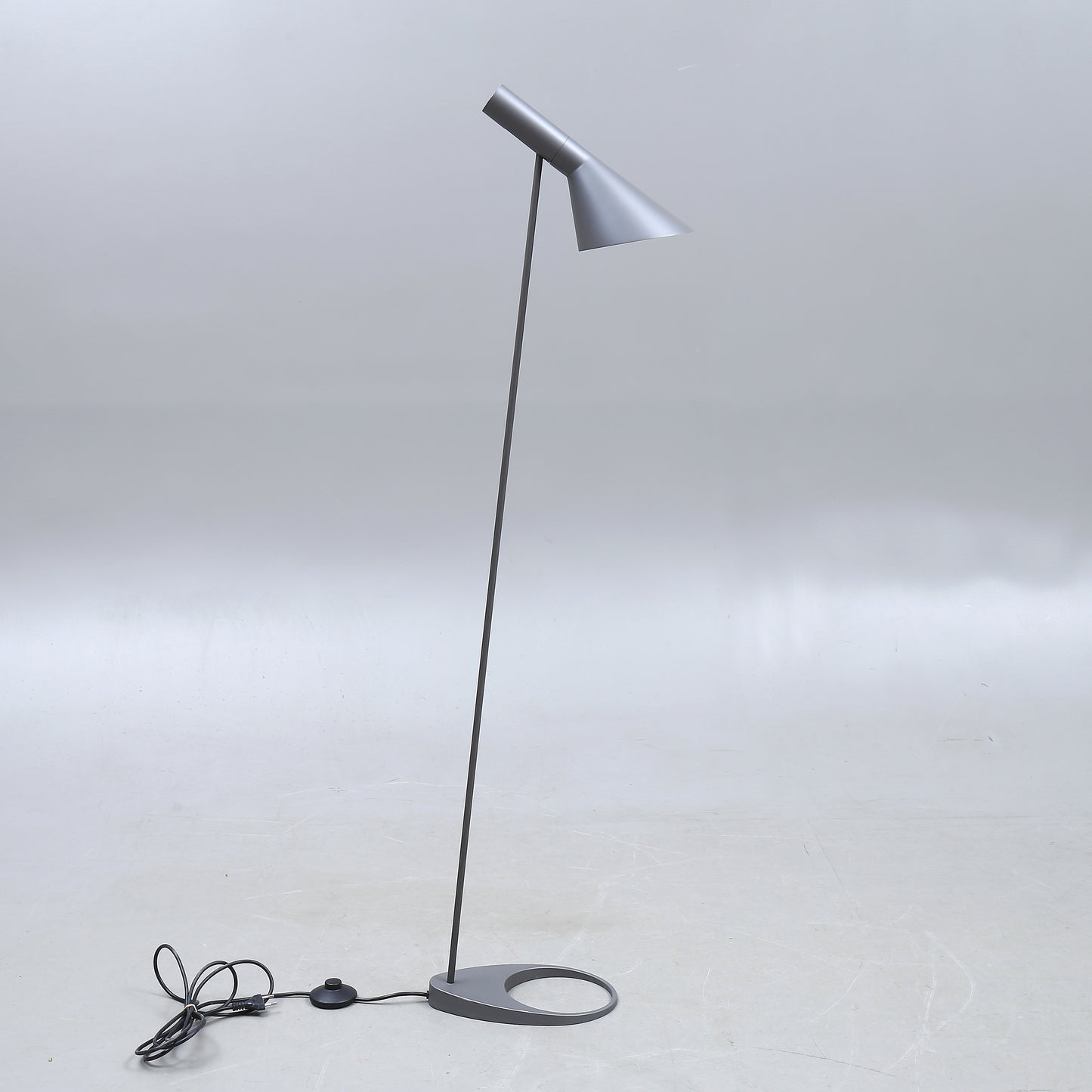 AJ golvlampa Arne Jacobsen Louis Poulsen