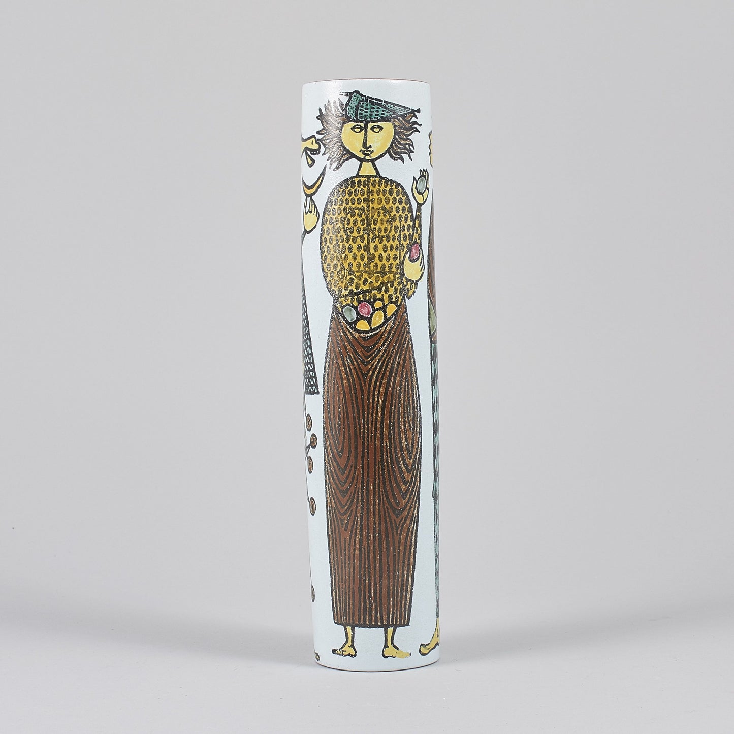Vas i Karnevalserien av Stig Lindberg för Gustavsberg. 32,5cm hög. Signerad med studiohanden. Vase in the Karnival series by Stig Lindberg for Gustavsberg. H: 32,5cm/12,8″. Signed with the “Studio hand”