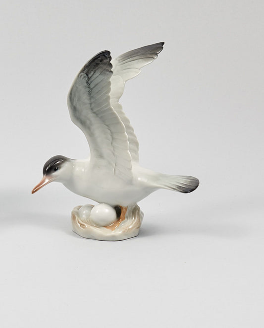Figurin från Rörstrand i fältspatporslin, 1950-tal. 17cm hög. Rörstrand figurin, underglazed. H: 17cm/6,7"