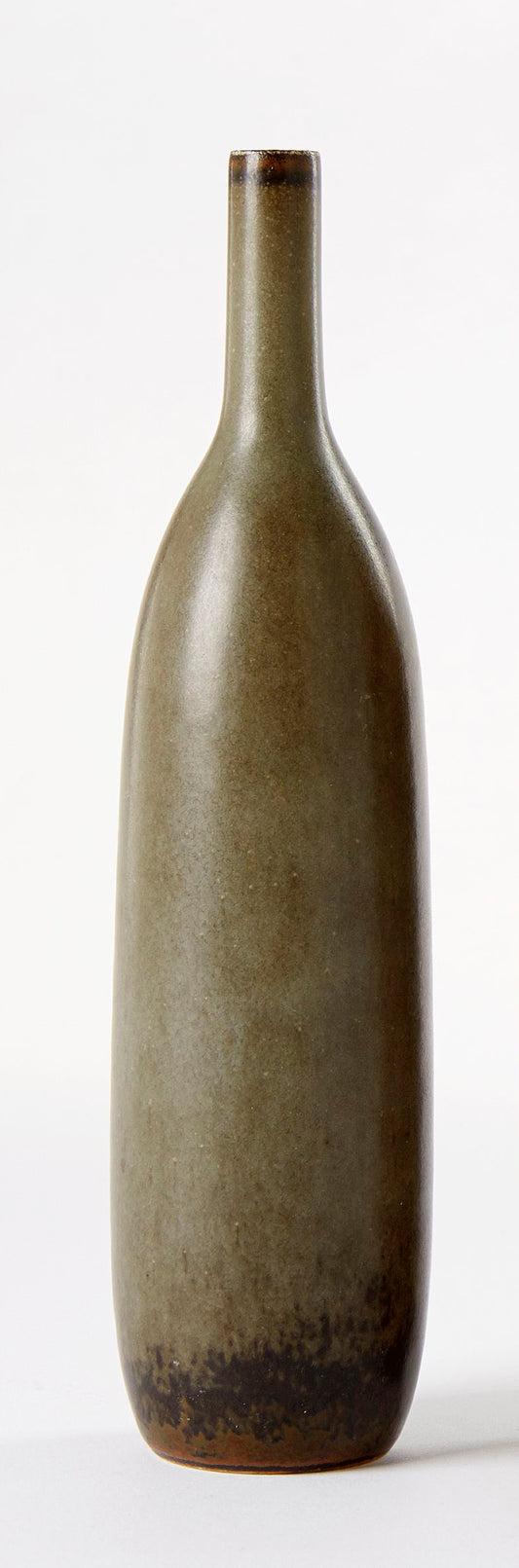 Unik vas i stengods från Rörstrand. Signerad R CH Stålhane SWEDEN. 20,5cm hög. An unique vase by Carl-Harry Stålhane for Rörstrand. H: 20,5cm/8,1″. Signed R CH Stålhane SWEDEN