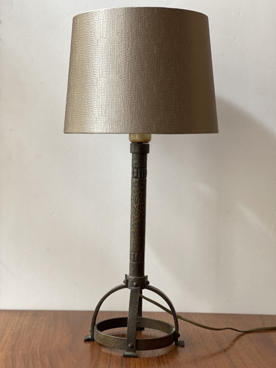 Table lamp