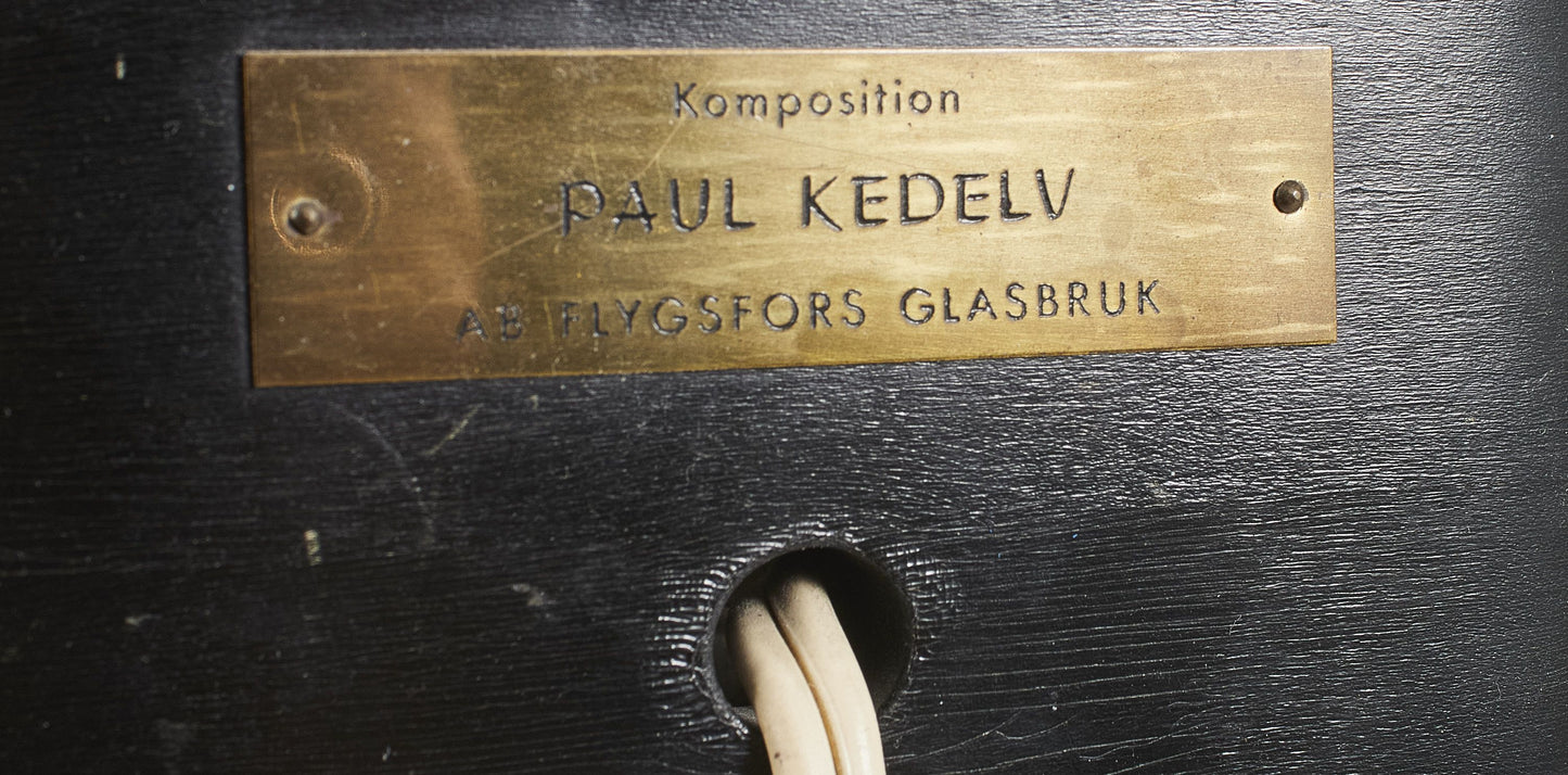 Bordslampa skulptur i glas vitt underfång av Paul Kedelv 1950-tal