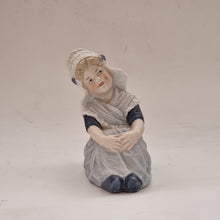 Ladda upp bild till gallerivisning, Figurin flicka biskviporslin parian
