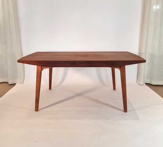 Stort matbord i teak med utdragbara skivor - 175 cm