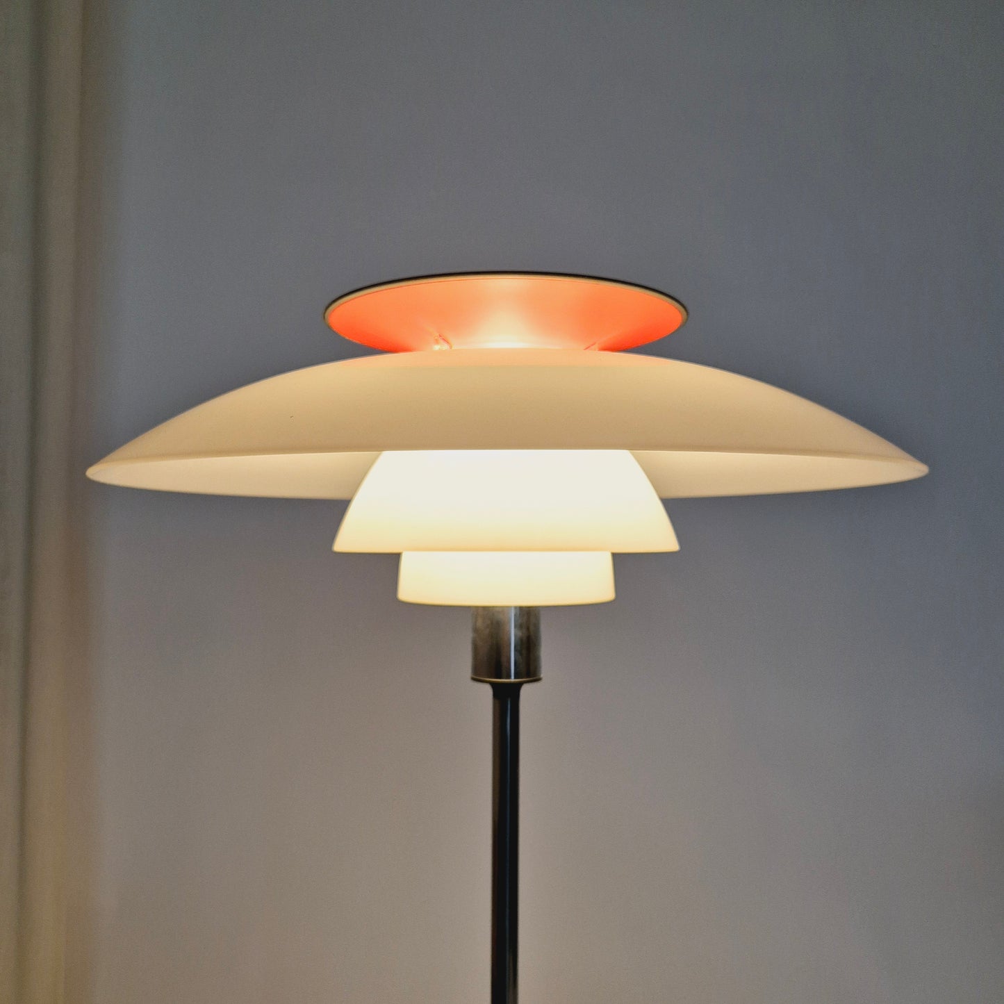 Poul Henningsen, golvlampa PH80, Louis Poulsen