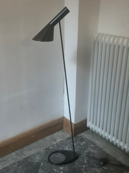 AJ golvlampa Arne Jacobsen Louis Poulsen