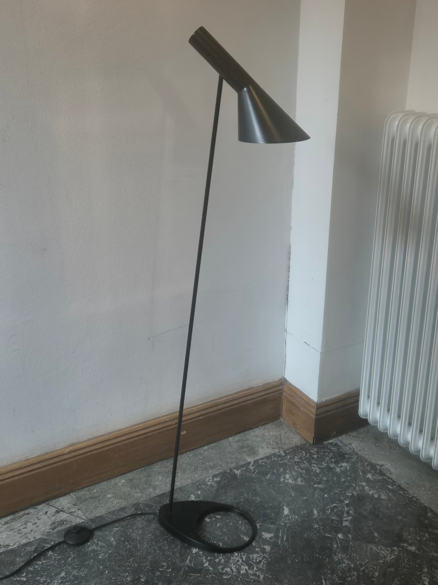 AJ golvlampa Arne Jacobsen Louis Poulsen