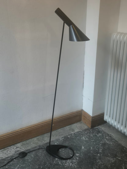 AJ golvlampa Arne Jacobsen Louis Poulsen