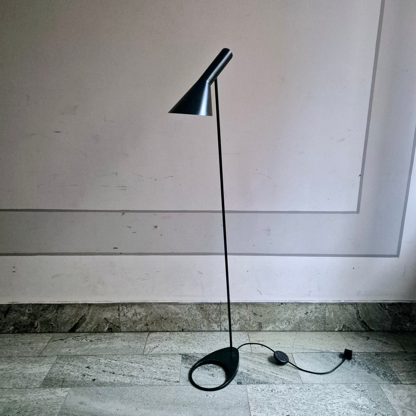 AJ golvlampa Arne Jacobsen Louis Poulsen