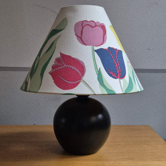 Josef Frank bordslampa modell 2575 för Svenskt Tenn