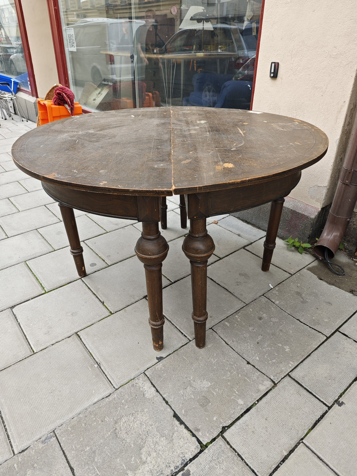 Runt matbord 1880