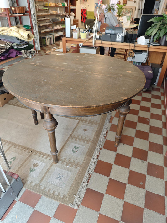 Runt matbord 1880