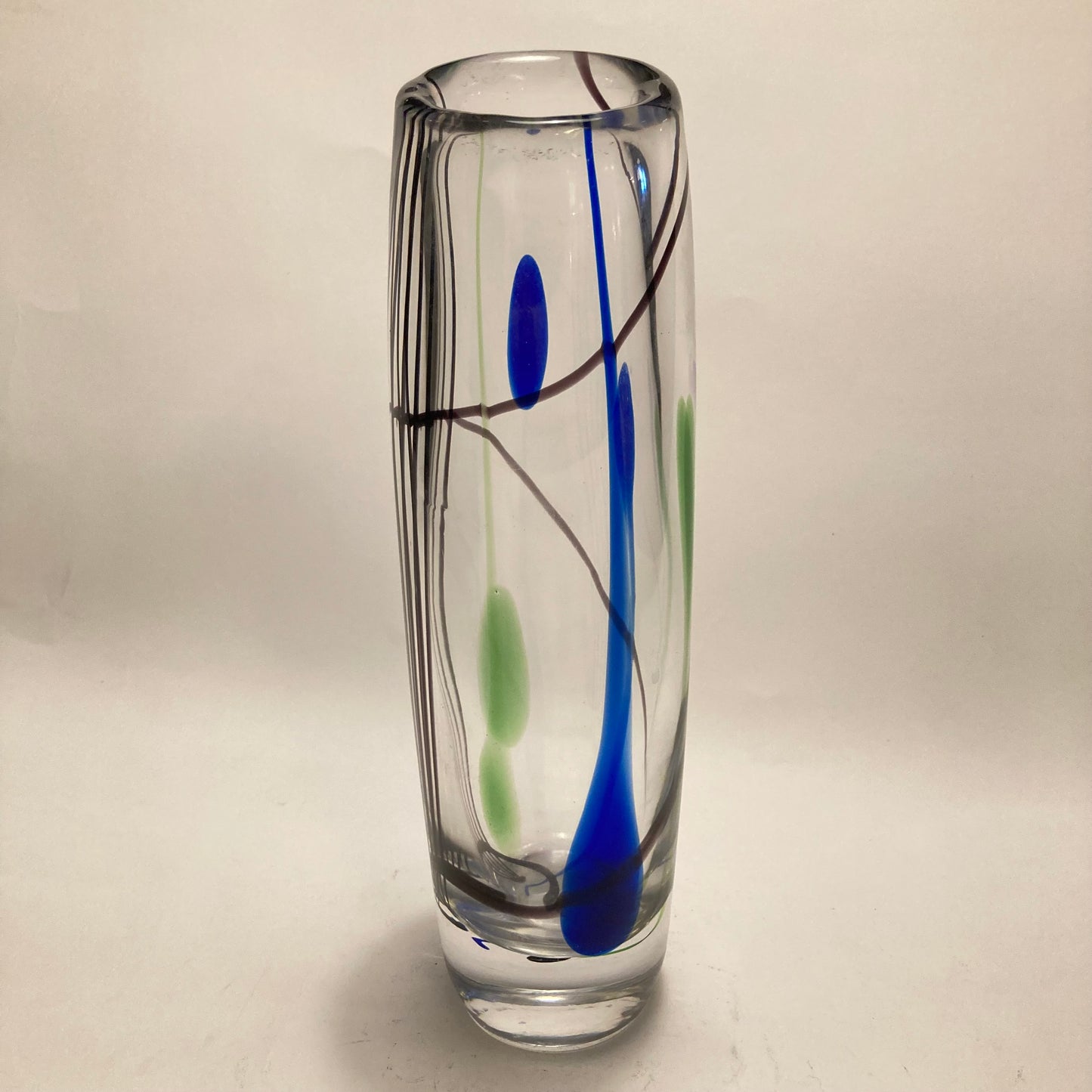 Vicke Lindstrand vas Abstracta Kosta