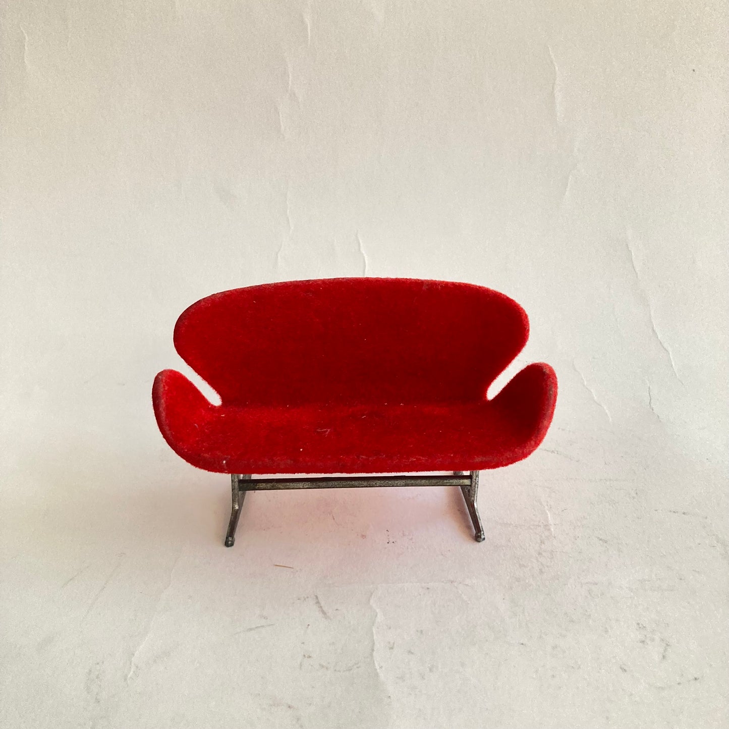 Dockskåpsmöbel soffa Svanen 1960-tal