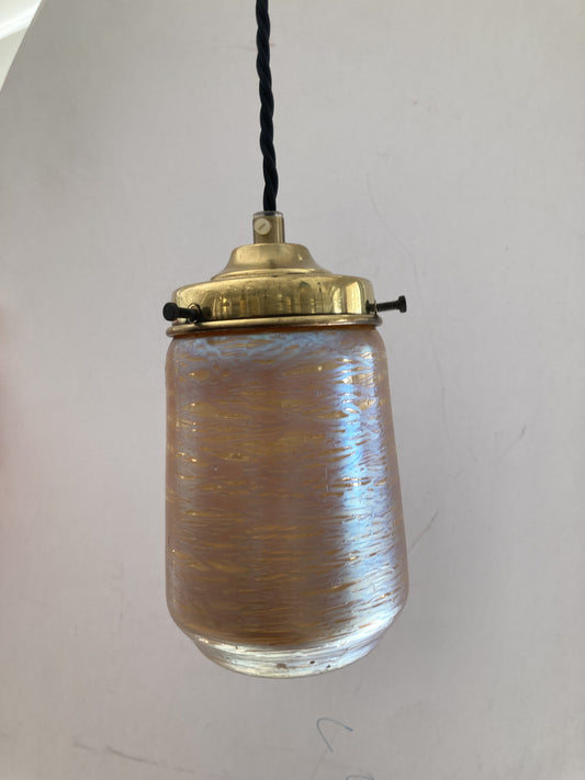 Taklampa, tidigt 1900-tal, med iriserande Lötzkupa