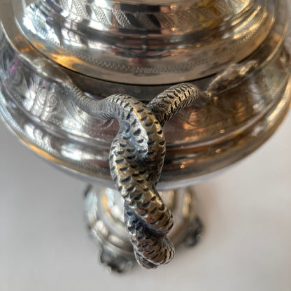 A.G. Dufva skål på fot med lock. Nysilver