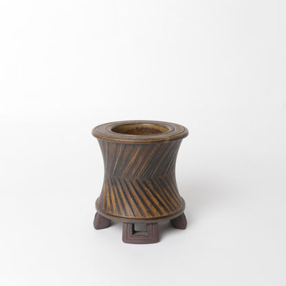 Farstavas av Wilhelm Kåge 1959, i stengods, för Gustavsberg. 16 cm hög och diameter 15cm. Signerad FARSTA I9 Gustavsberg KÅGE. Farsta vase, in stoneware, by Wilhelm Kåge 1959 for Gustavsberg. Signed FARSTA I9 Gustavsberg KÅGE. H: 16cm/6,3" and diam. 15cm/5,9".
