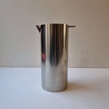 Ladda upp bild till gallerivisning, Arne Jacobsen Cylinda Line cocktailkanna Stelton
